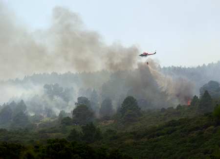 Helicopter dropping water on the fire on La Palma