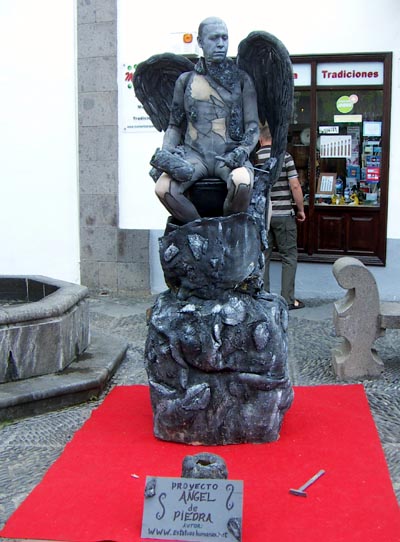 living statue in Santa Cruz de La Palma=