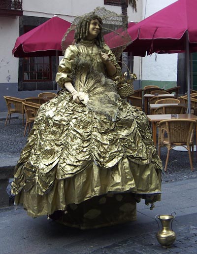 living statue in Santa Cruz de La Palma=