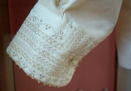 Fine satin stitch on a cuff in the embroidery museum, Mazo, La Palma
